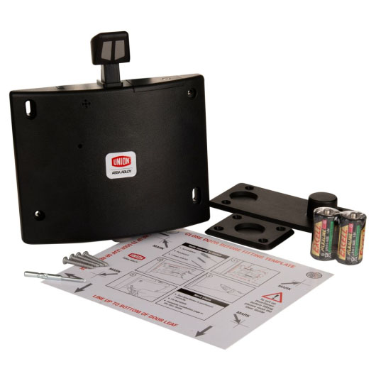 image of all that you receive in the box, there is a black fire door retainer, two different black floor plates to protect carpet or when there is hard flooring, 2 size C batteries, paper instructions and fixing screws